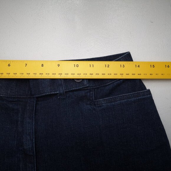 Westbound Petites Ladies Size 8P Medium Wash Straight Leg Capri Pants - Picture 4 of 11